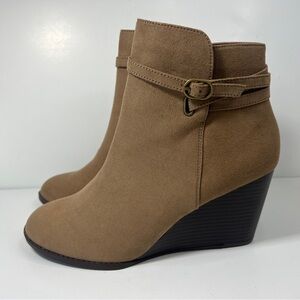 Women's Market & Spruce Tan Suede Wedge Ankle Boots